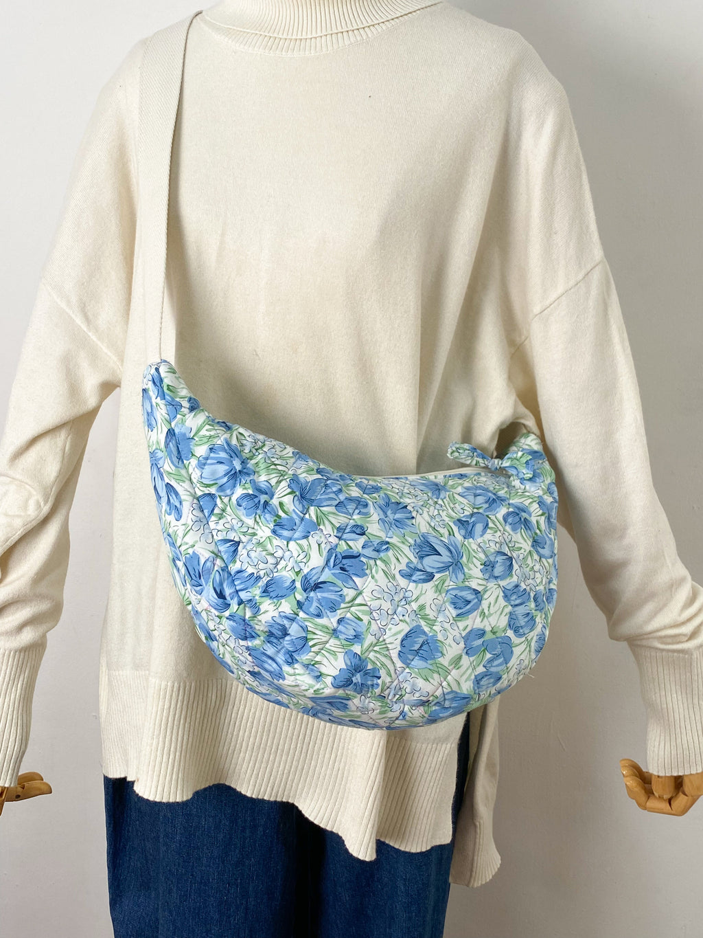 Bluebell crescent bag